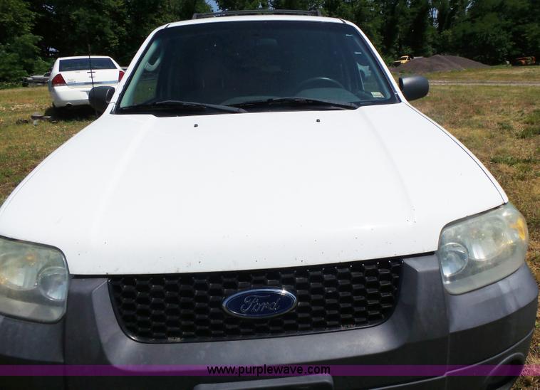 image for item L6129 2006 Ford Escape SUV