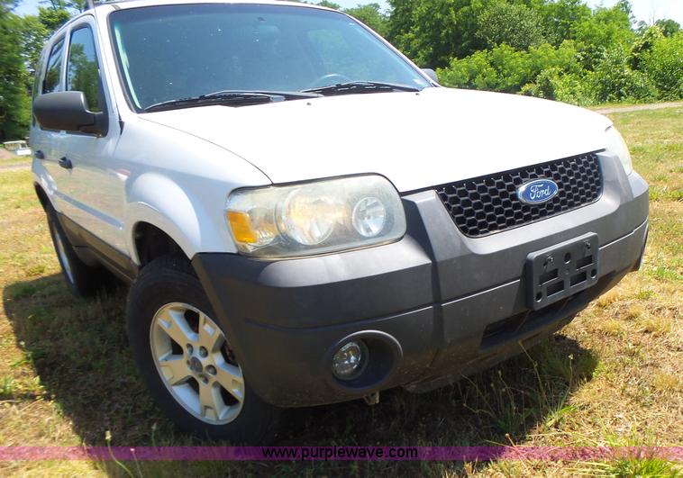 image for item L6129 2006 Ford Escape SUV