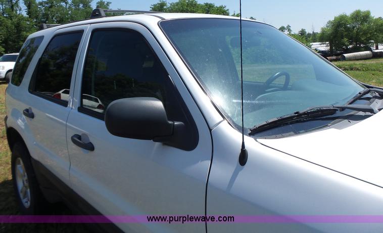 image for item L6129 2006 Ford Escape SUV