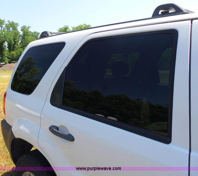 image for item L6129 2006 Ford Escape SUV