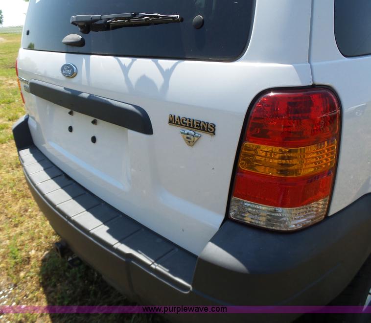 image for item L6129 2006 Ford Escape SUV