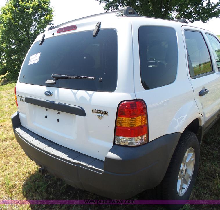 image for item L6129 2006 Ford Escape SUV