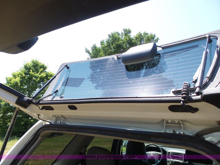 image for item L6129 2006 Ford Escape SUV