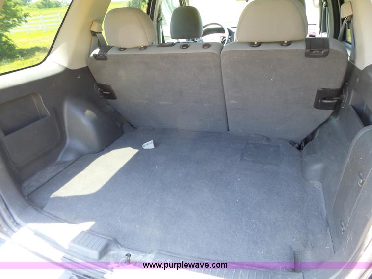 image for item L6129 2006 Ford Escape SUV