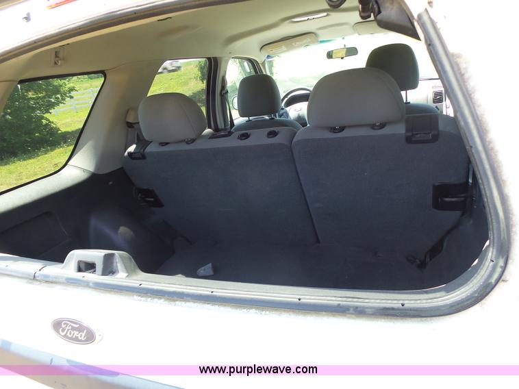 image for item L6129 2006 Ford Escape SUV