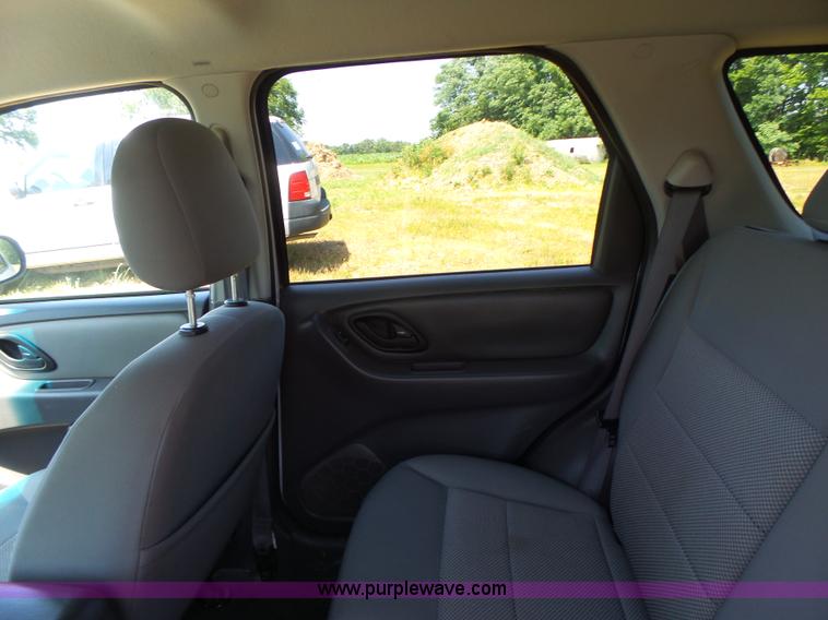 image for item L6129 2006 Ford Escape SUV