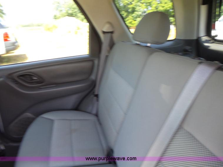 image for item L6129 2006 Ford Escape SUV