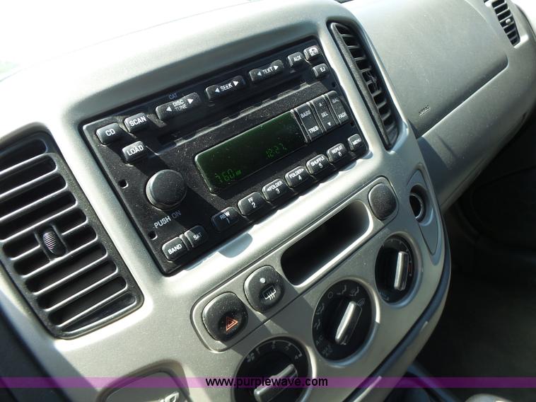 image for item L6129 2006 Ford Escape SUV