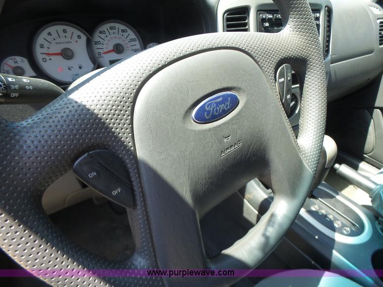 image for item L6129 2006 Ford Escape SUV