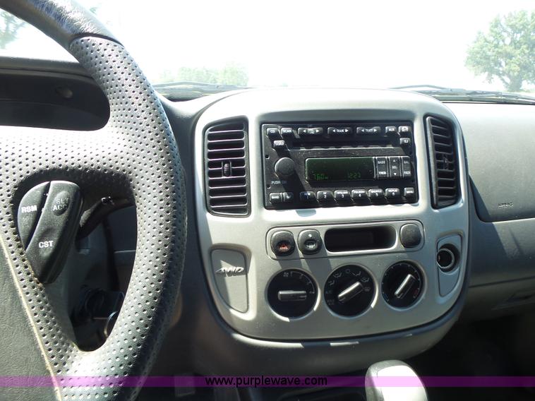 image for item L6129 2006 Ford Escape SUV