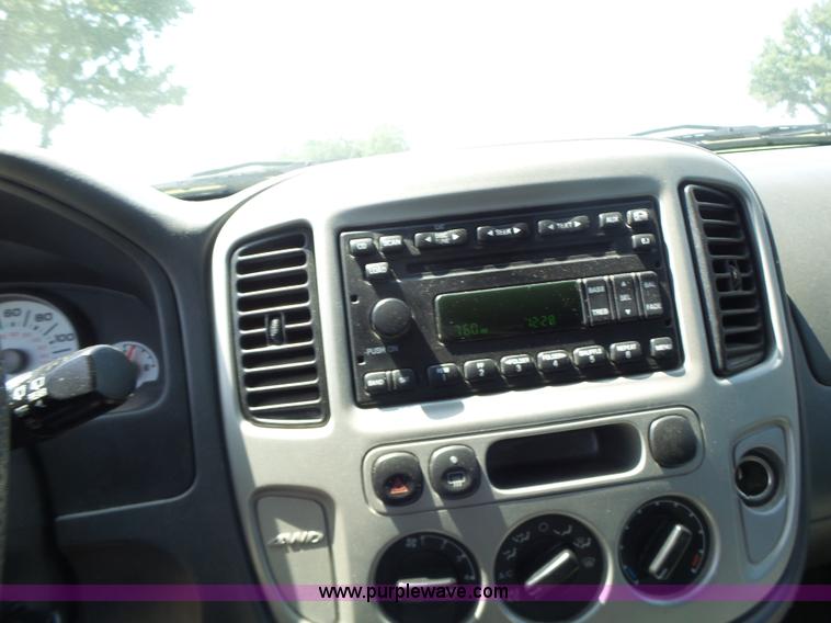 image for item L6129 2006 Ford Escape SUV