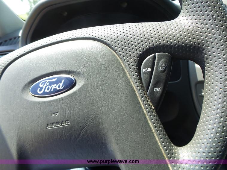 image for item L6129 2006 Ford Escape SUV