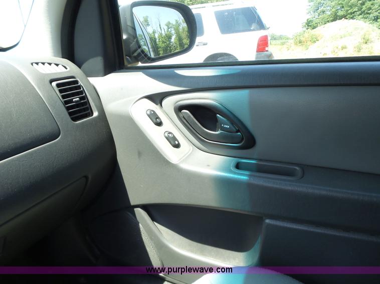 image for item L6129 2006 Ford Escape SUV