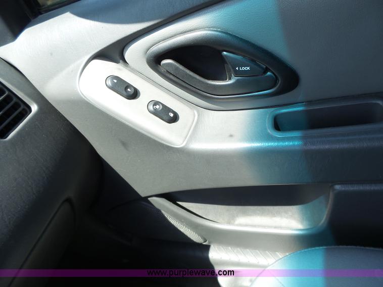 image for item L6129 2006 Ford Escape SUV