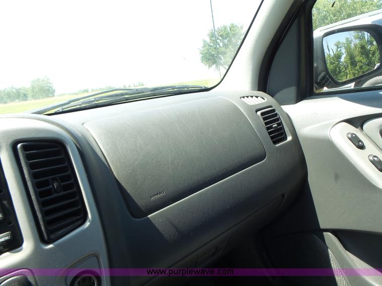 image for item L6129 2006 Ford Escape SUV