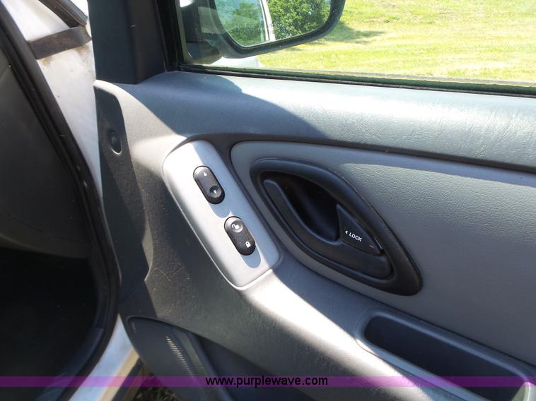 image for item L6129 2006 Ford Escape SUV