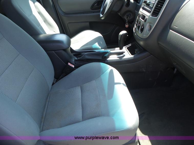 image for item L6129 2006 Ford Escape SUV