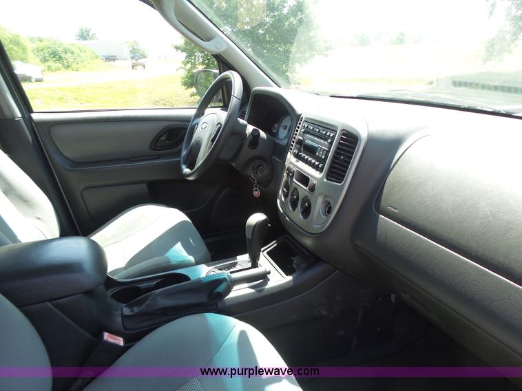 image for item L6129 2006 Ford Escape SUV