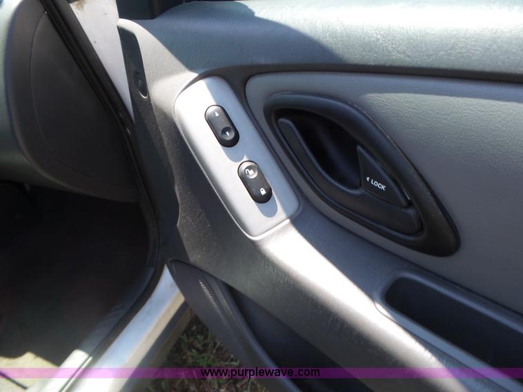 image for item L6129 2006 Ford Escape SUV