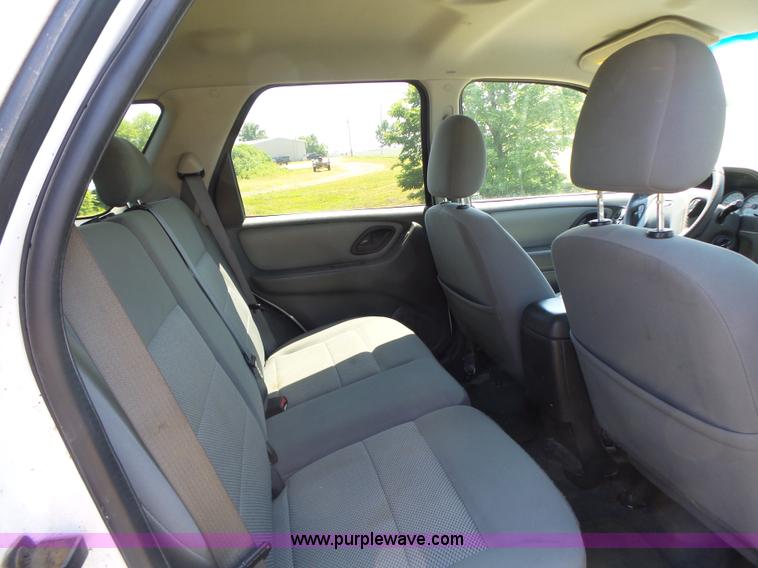 image for item L6129 2006 Ford Escape SUV