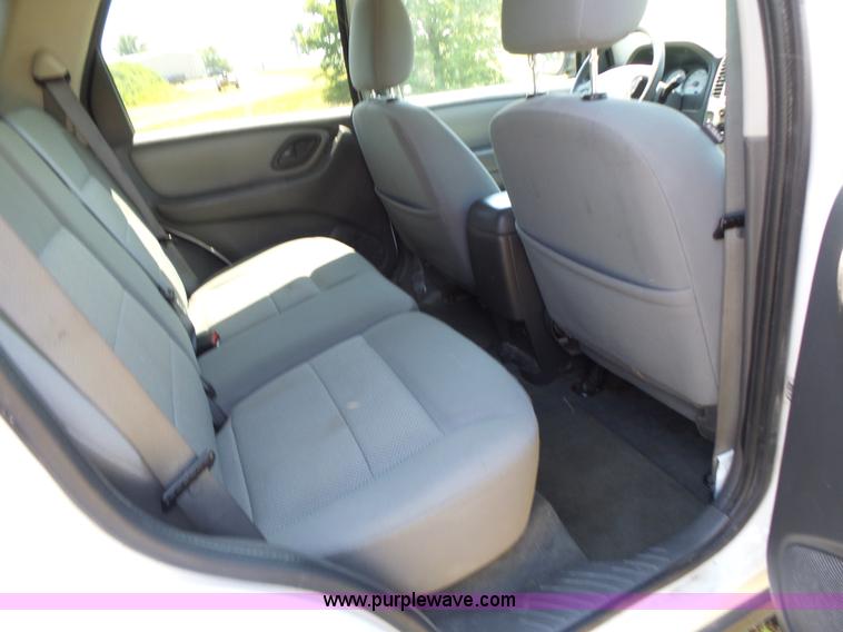 image for item L6129 2006 Ford Escape SUV