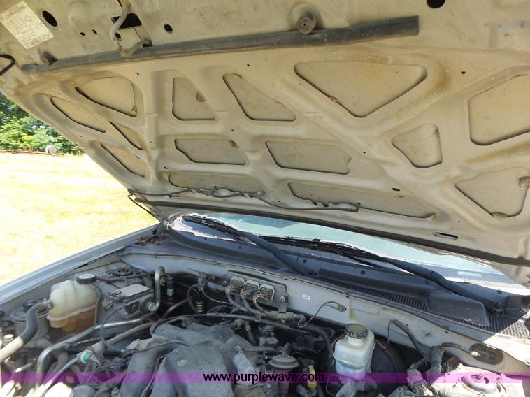 image for item L6129 2006 Ford Escape SUV