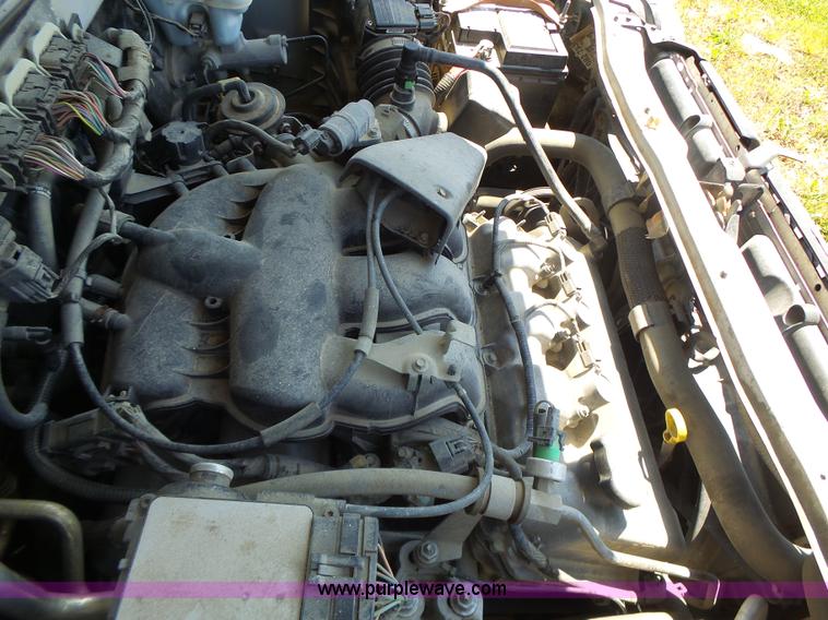 image for item L6129 2006 Ford Escape SUV