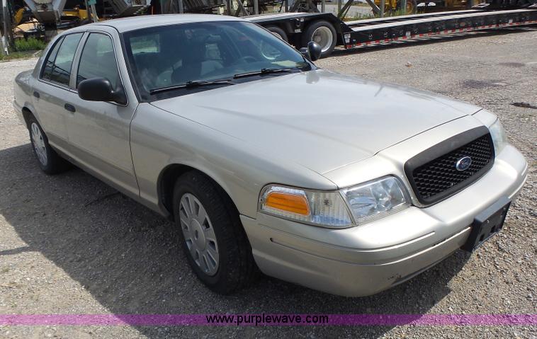 image for item L6162 2010 Ford Crown Victoria Police Interceptor