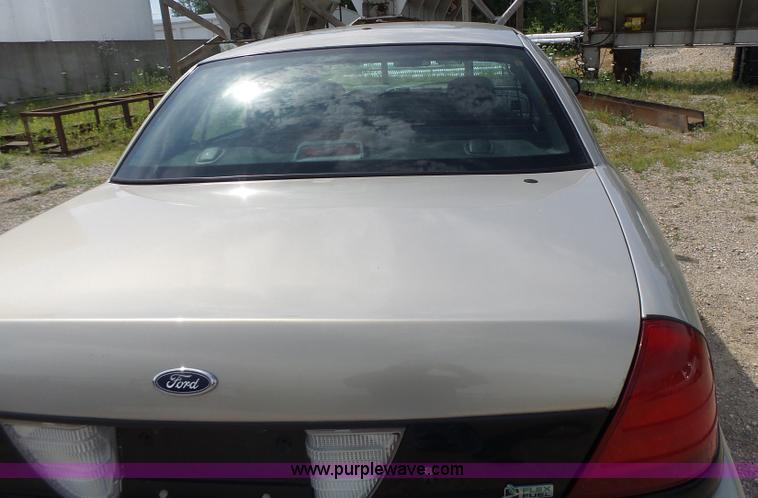 image for item L6162 2010 Ford Crown Victoria Police Interceptor