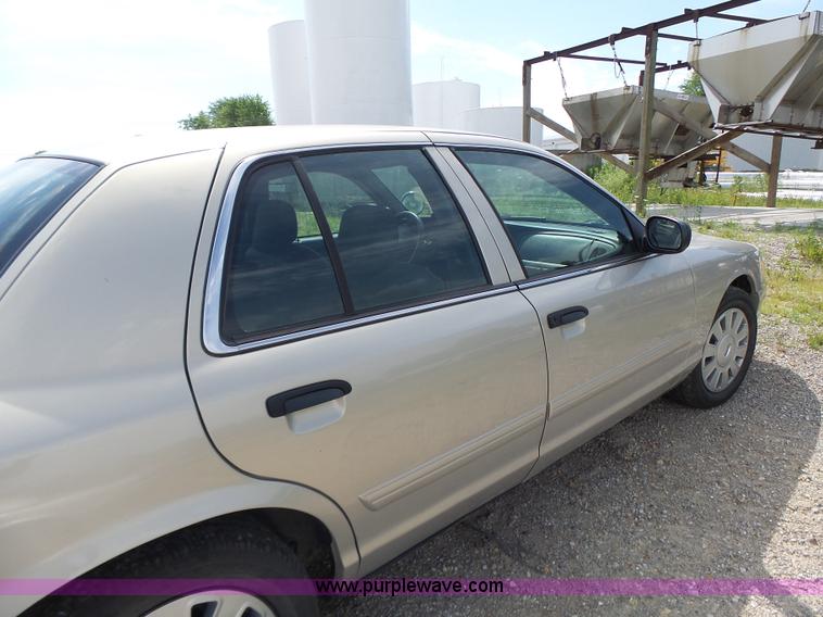 image for item L6162 2010 Ford Crown Victoria Police Interceptor