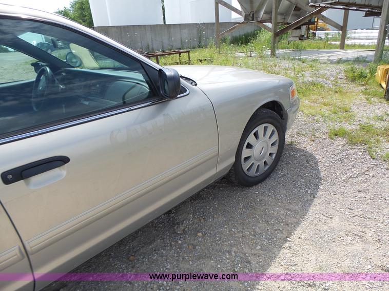 image for item L6162 2010 Ford Crown Victoria Police Interceptor