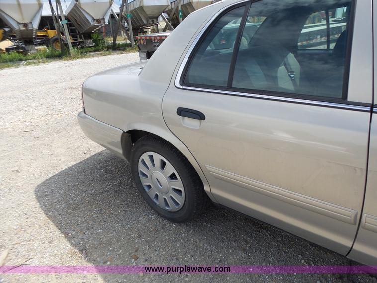 image for item L6162 2010 Ford Crown Victoria Police Interceptor