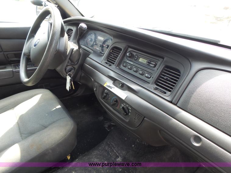 image for item L6162 2010 Ford Crown Victoria Police Interceptor