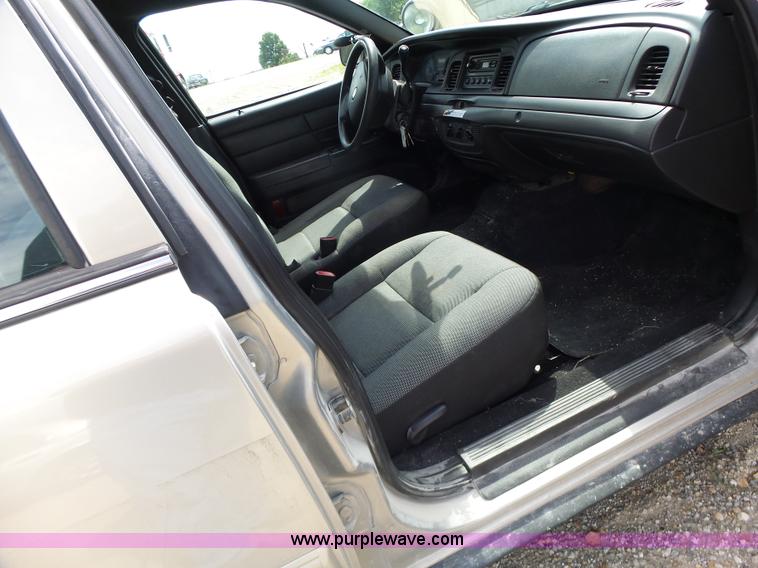 image for item L6162 2010 Ford Crown Victoria Police Interceptor