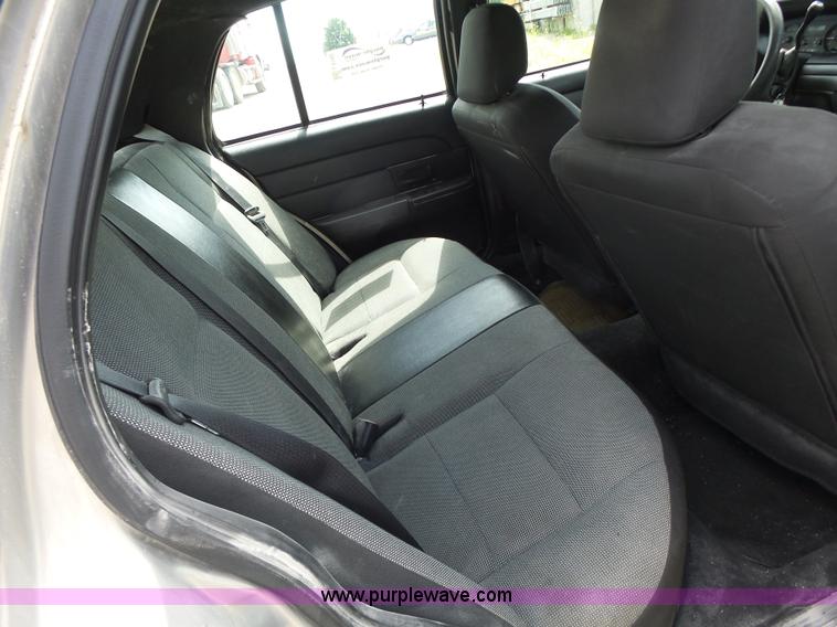 image for item L6162 2010 Ford Crown Victoria Police Interceptor