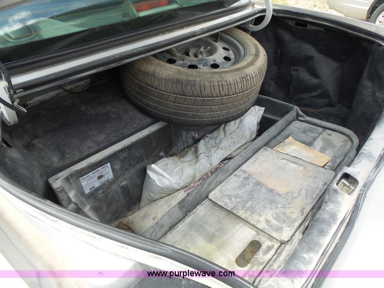 image for item L6162 2010 Ford Crown Victoria Police Interceptor