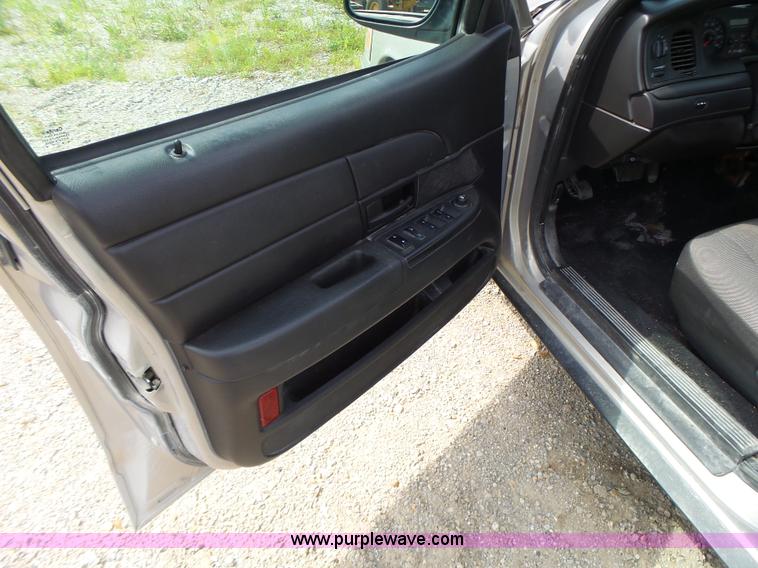 image for item L6162 2010 Ford Crown Victoria Police Interceptor