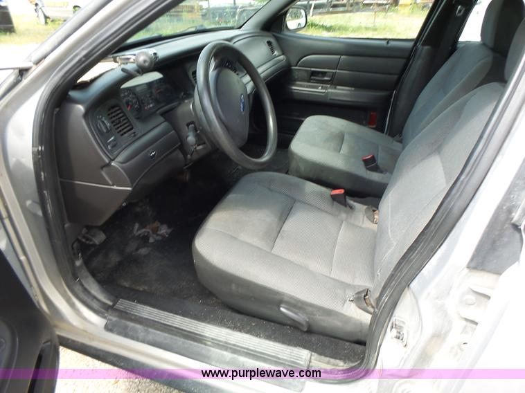 image for item L6162 2010 Ford Crown Victoria Police Interceptor