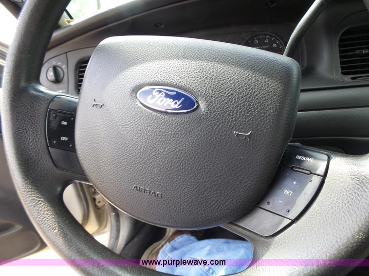 image for item L6162 2010 Ford Crown Victoria Police Interceptor