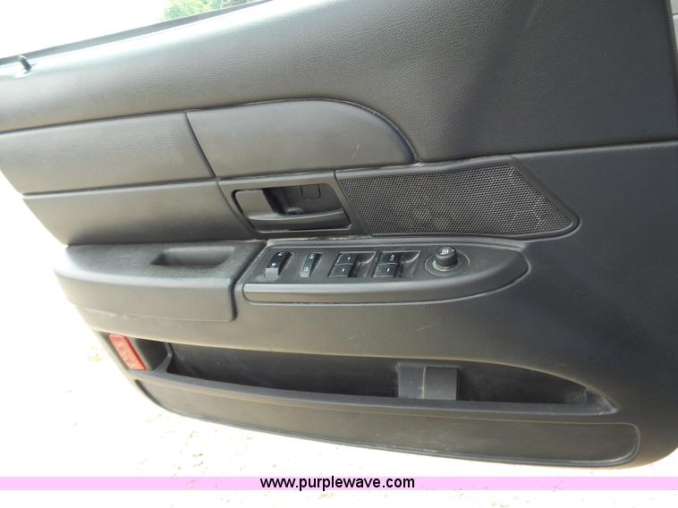 image for item L6162 2010 Ford Crown Victoria Police Interceptor