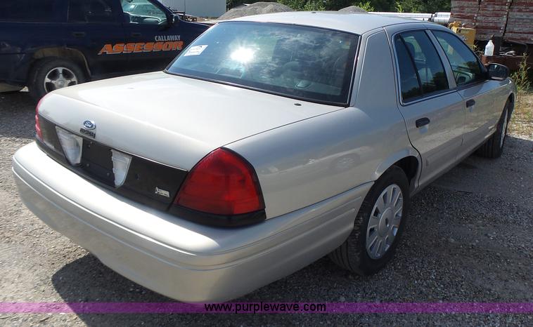 image for item L6163 2011 Ford Crown Victoria Police Interceptor