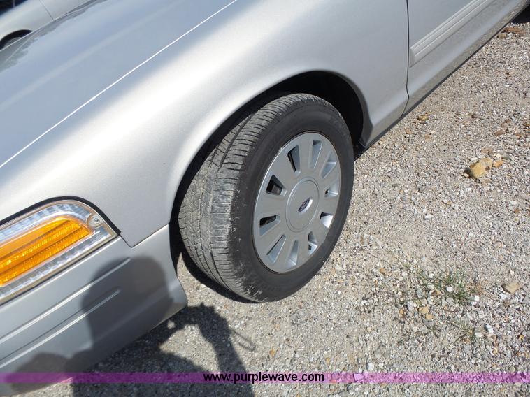 image for item L6163 2011 Ford Crown Victoria Police Interceptor