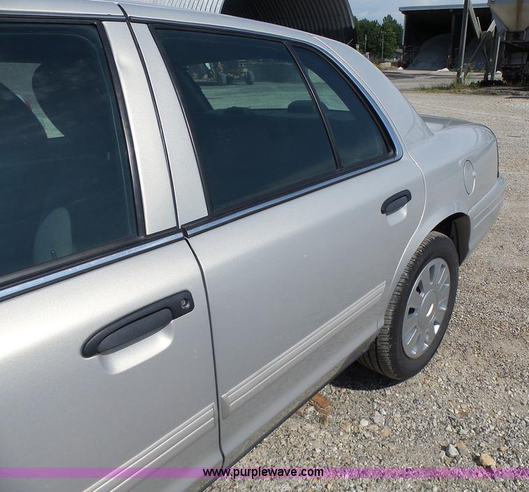 image for item L6163 2011 Ford Crown Victoria Police Interceptor
