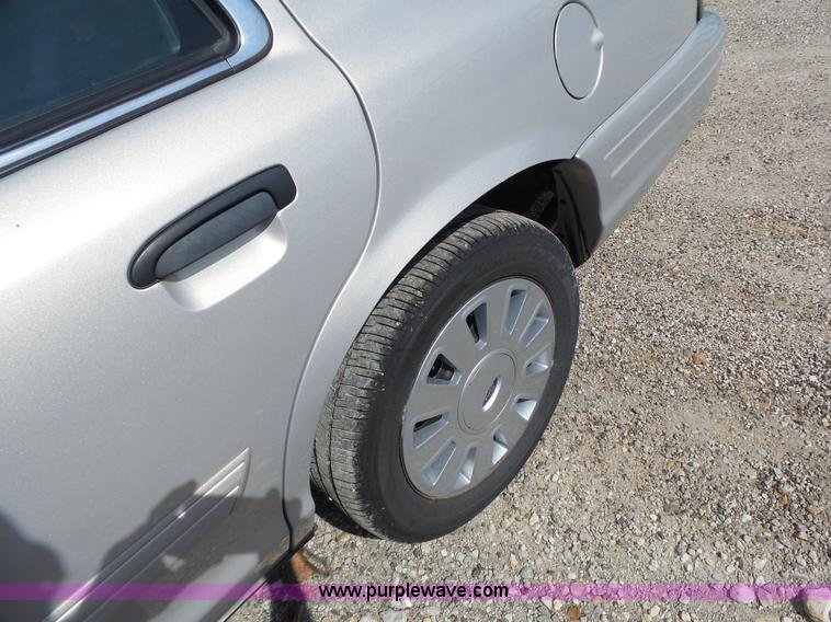 image for item L6163 2011 Ford Crown Victoria Police Interceptor