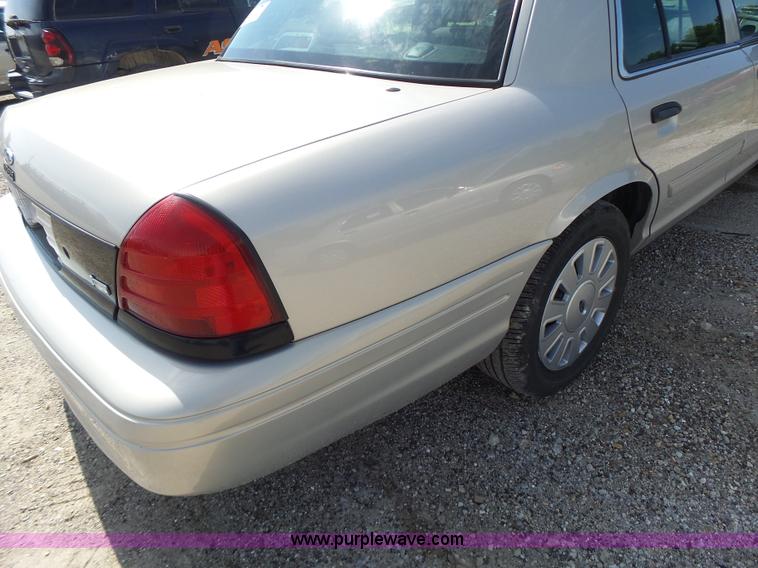 image for item L6163 2011 Ford Crown Victoria Police Interceptor