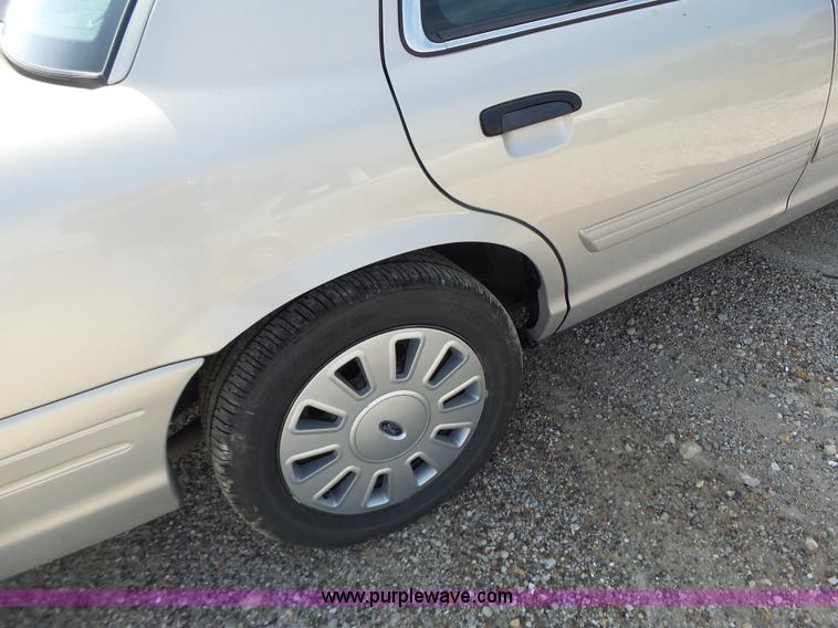 image for item L6163 2011 Ford Crown Victoria Police Interceptor