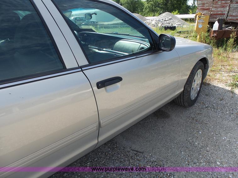image for item L6163 2011 Ford Crown Victoria Police Interceptor