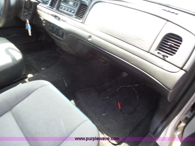 image for item L6163 2011 Ford Crown Victoria Police Interceptor