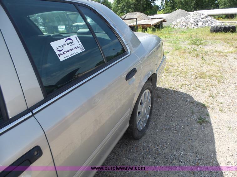 image for item L6165 2010 Ford Crown Victoria Police Interceptor