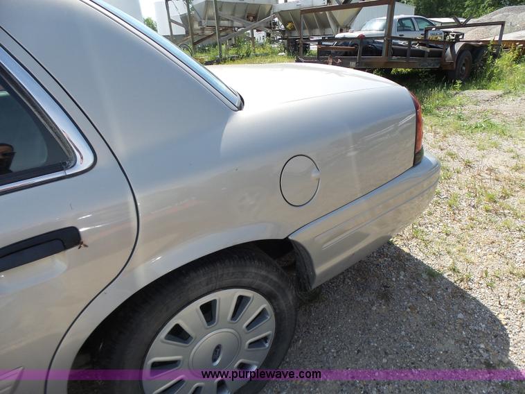 image for item L6165 2010 Ford Crown Victoria Police Interceptor